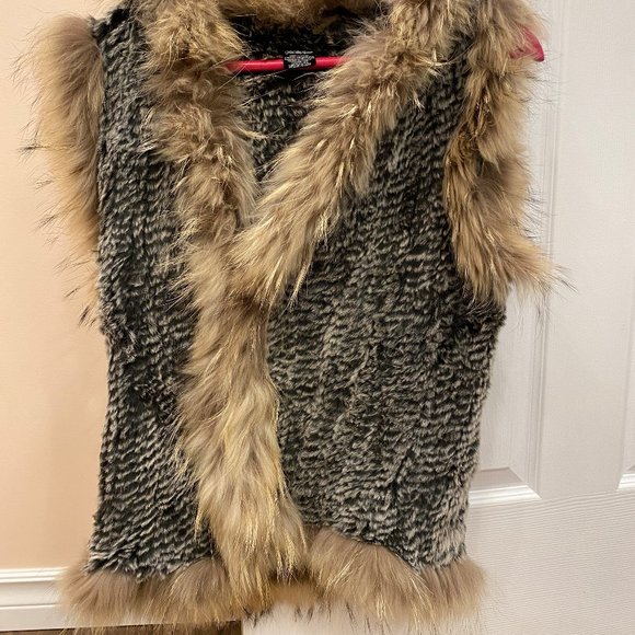 Saks Fifth Avenue Rabbit & Coyote Sleeveless Fur - Picture 1 of 3
